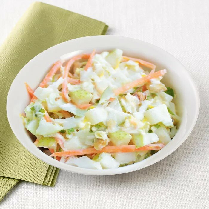 Farmersalat mit Karotten, Weißkohl, Ananas